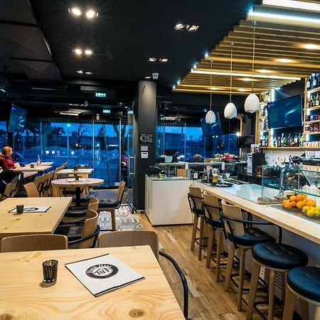 Blackhaus Apartments เทสซาโลนิกิ ภายนอก รูปภาพ