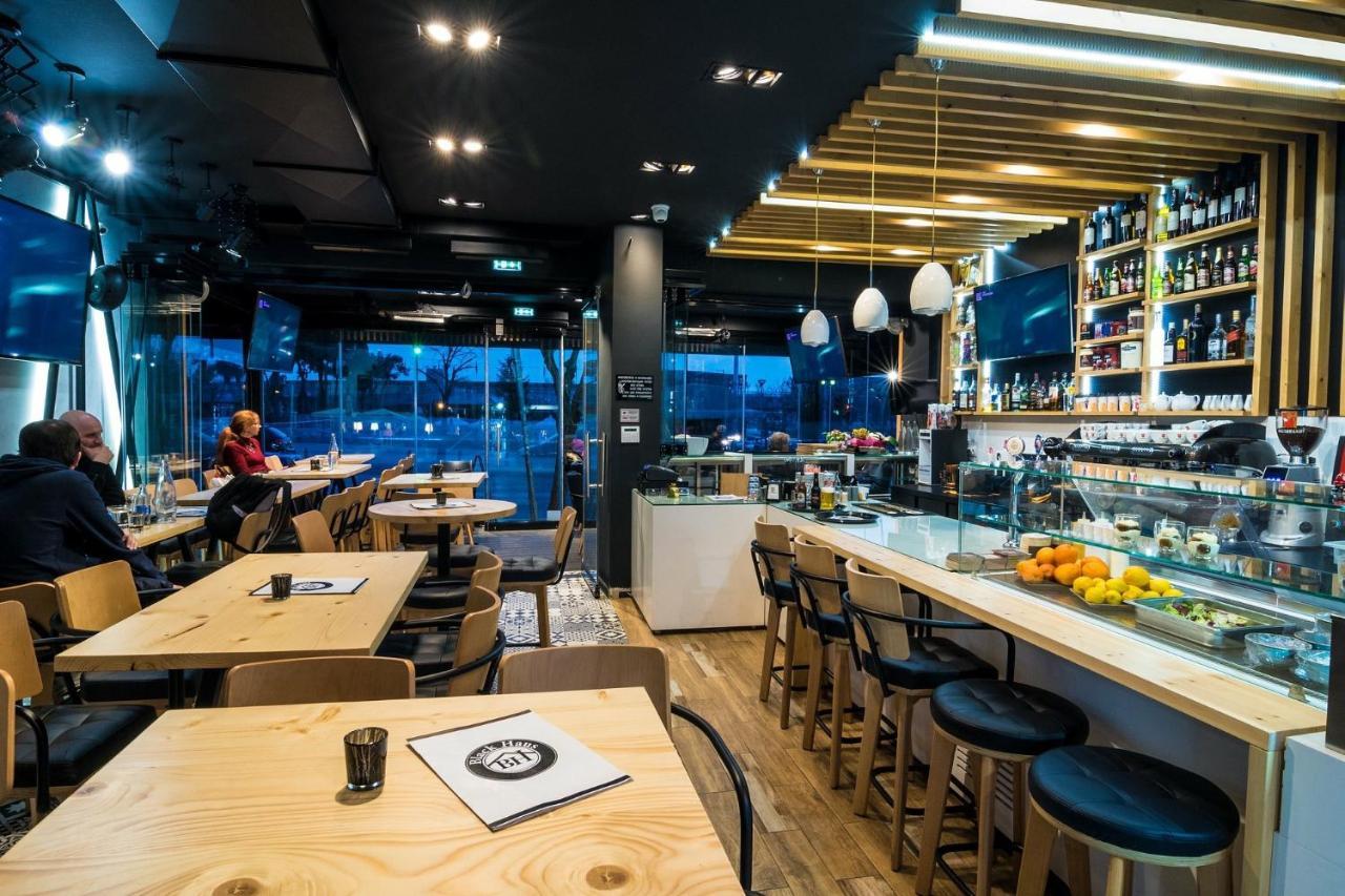 Blackhaus Apartments เทสซาโลนิกิ ภายนอก รูปภาพ