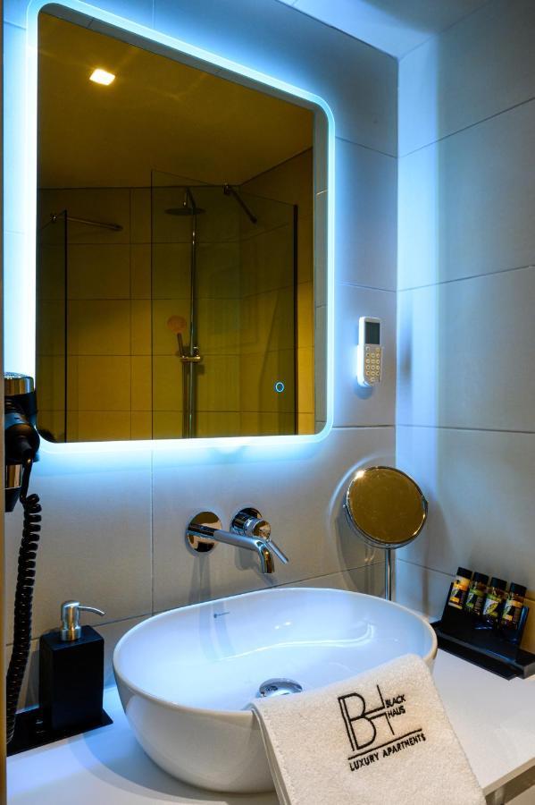 Blackhaus Apartments เทสซาโลนิกิ ภายนอก รูปภาพ
