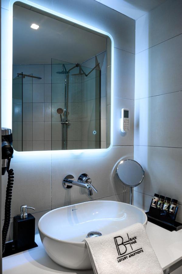 Blackhaus Apartments เทสซาโลนิกิ ภายนอก รูปภาพ